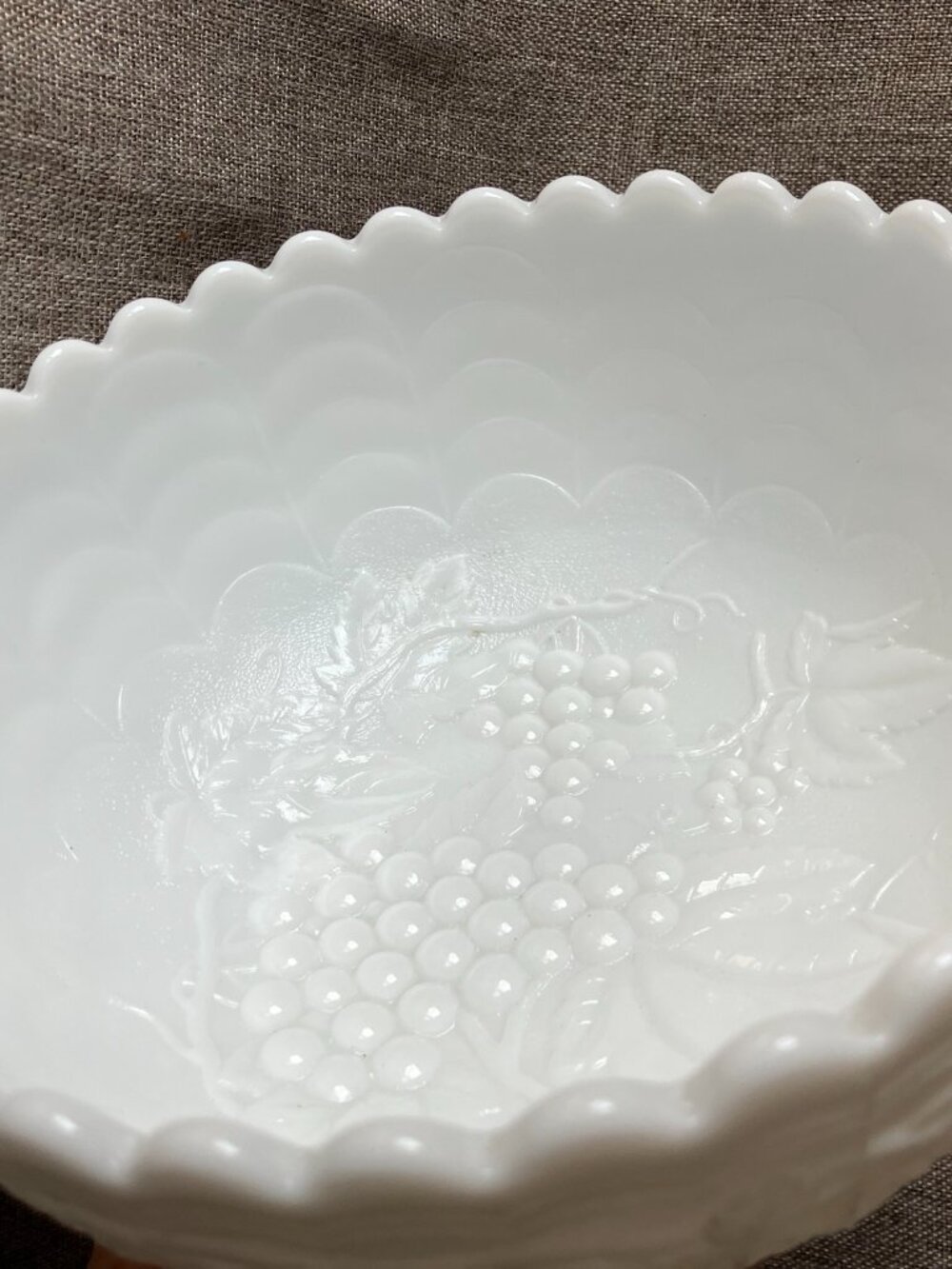 Vintage Imperial Glass 8-1/2" White Milk Glass Bowl Embossed Grape Scallop Edge - Picture 3 of 7